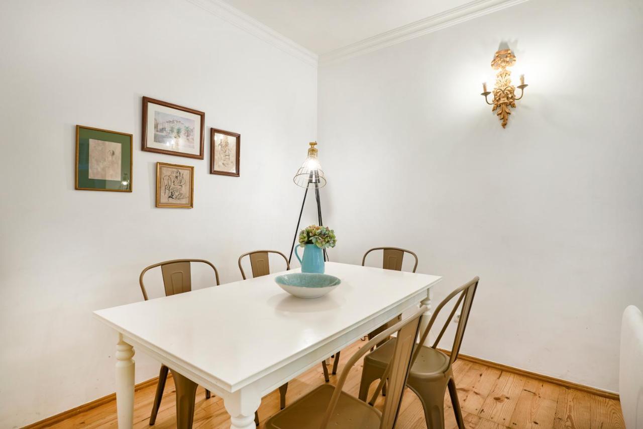 Spacious Bairro Alto Apartment With Courtyard, By Timecooler Lisboa Extérieur photo